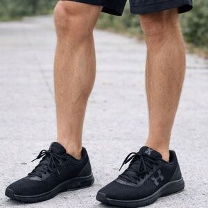 Under Armour Men’s Black Sneakers Size 10.5 Athletic Running Shoes